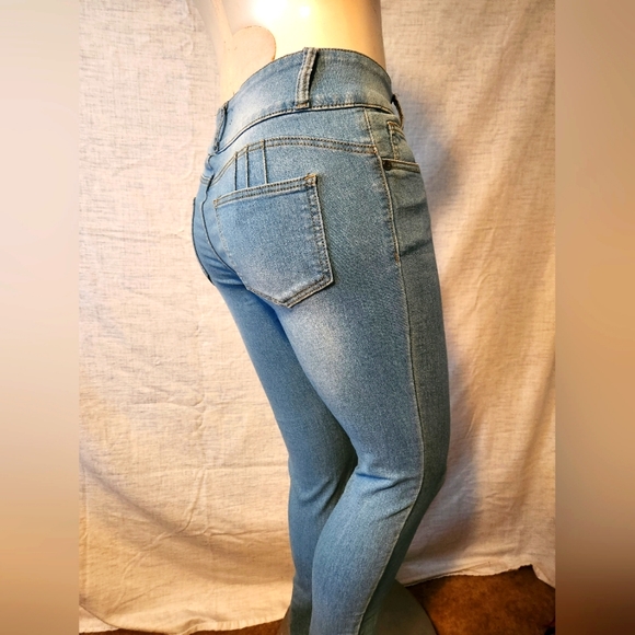 between us Denim - Wide band booty lift jeans